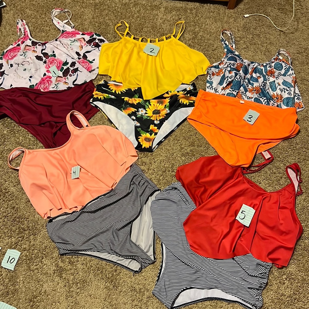 Size 3xl two piece (high waist and flowy top). Fits extra large.